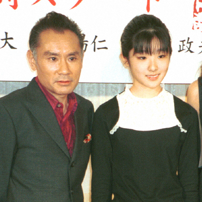 時代劇「八丁堀の七人」で共演した片岡鶴太郎（左）と楯真由子（02年撮影）