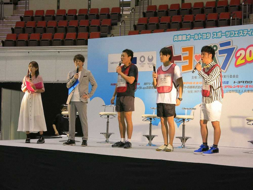 【画像・写真】“宮迫ネタ”に会場シーン…陣内智則すかさずツッコミ「まだ、ちょっと早いわ」