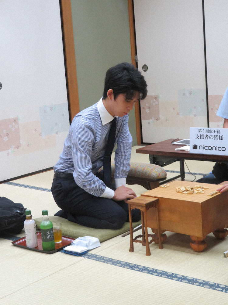 【画像・写真】藤井聡太七段　村山慈明七段と　対局　叡王戦段位別予選七段戦A組2回戦