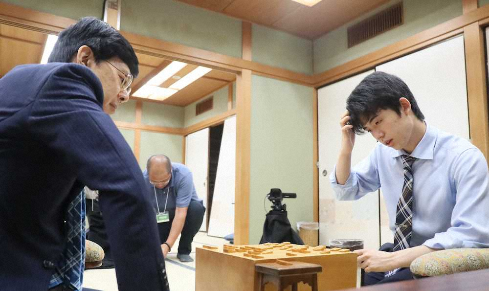 【画像・写真】藤井七段　憧れ、谷川九段との公式戦初対戦で勝利　王将戦挑戦者決定リーグ戦進出