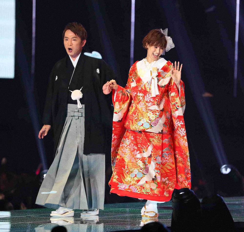 よゐこ濱口 南明奈 和装で夫婦初ランウェイ 3万人祝福に 明奈 獲ったどー スポニチ Sponichi Annex 芸能