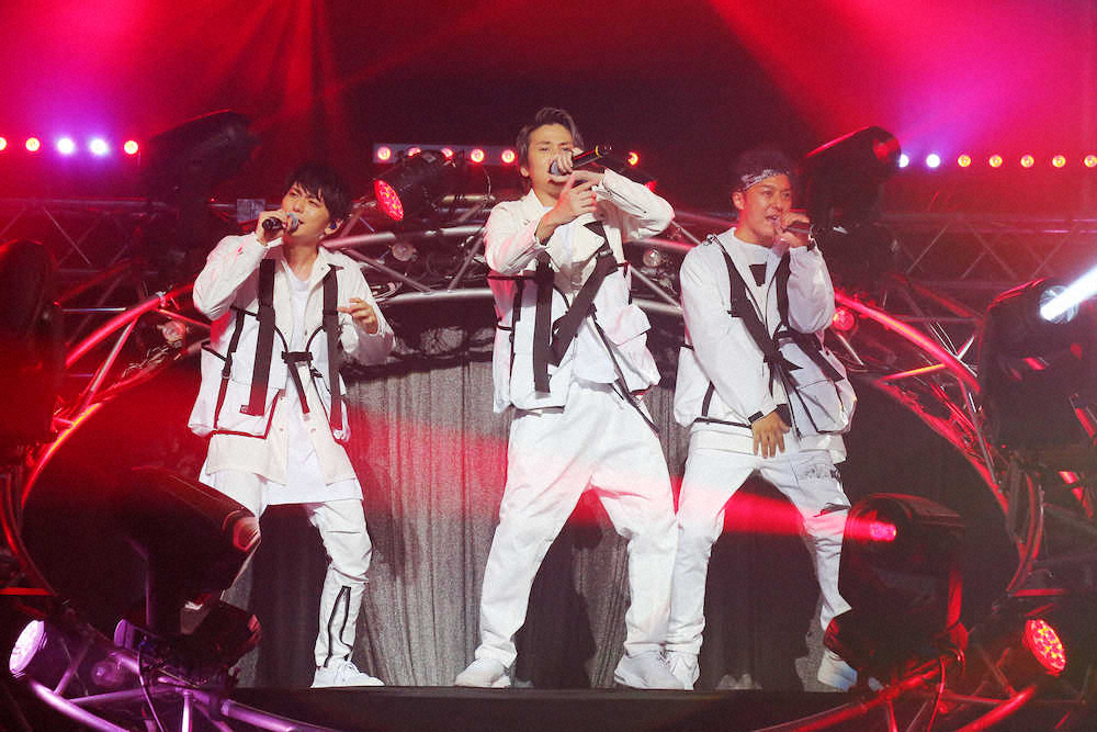 全国ツアー最終公演で熱演する3人組ユニット「Lead」の（左から）鍵本輝、古屋敬多、谷内伸也
