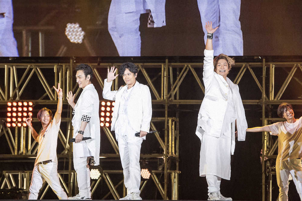 「氣志團万博2019」に出演した（左から）草なぎ剛、稲垣吾郎、香取慎吾