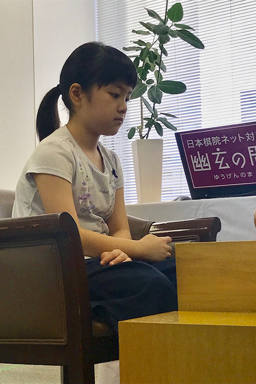 【画像・写真】仲邑菫初段　初の男性棋士との対局スタート