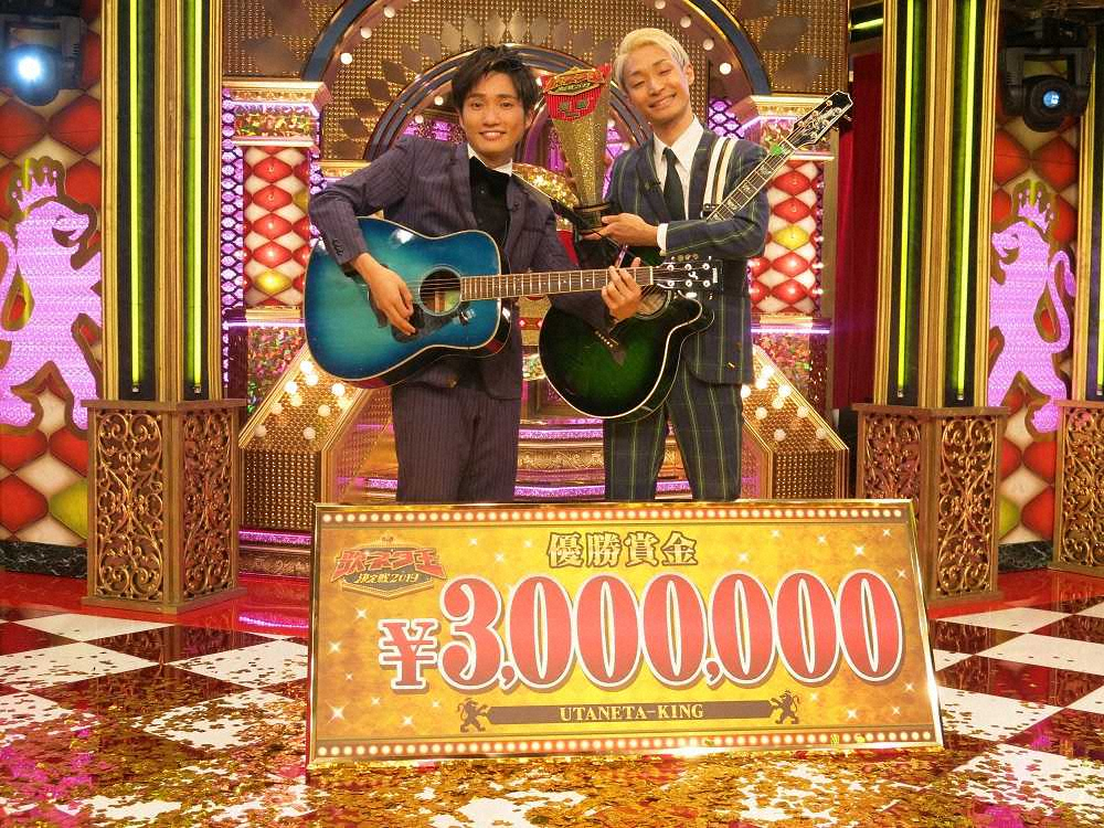 MBSテレビ「歌ネタ王決定戦」で優勝したラニーノーズの洲崎貴郁（左）、山田健人