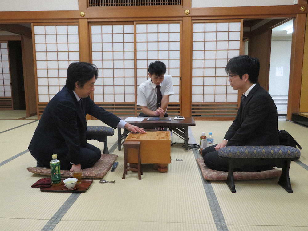 【画像・写真】王将戦挑戦者決定リーグ　久保九段―豊島名人・王位戦で開幕