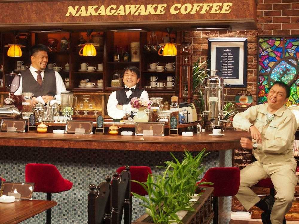ABCテレビのバラティー特番「中川家のラグビーが分かる喫茶店」に出演の（左から）木津武士、中川家・剛、礼二
