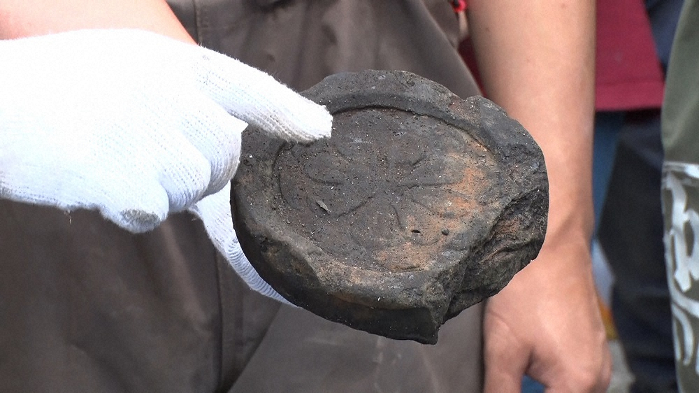 【画像・写真】テレ東「池の水」で歴史的発見！長野・上田城のお堀から450年前の瓦　天守閣があった証拠に？