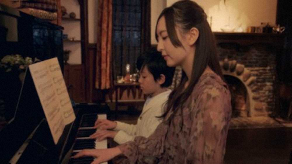 ＨＫＴ48森保まどかのピアノソロアルバム収録曲「悲愴」のミュージックビデオの一場面