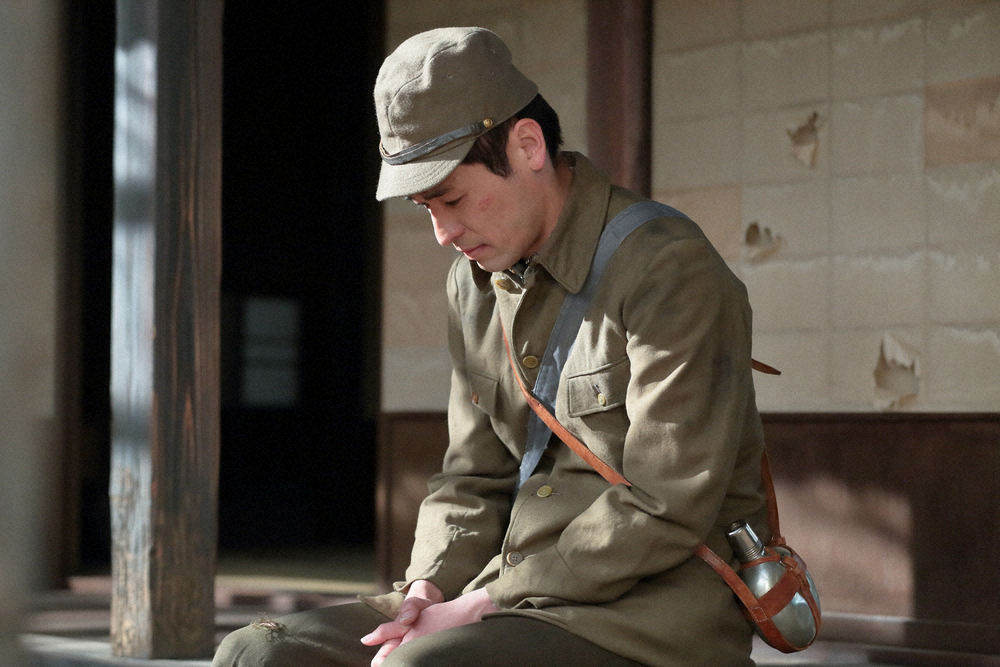 【画像・写真】【明日10月2日のスカーレット】第3話　常治に暴漢から助けられた謎の男・草間が気になる喜美子は…