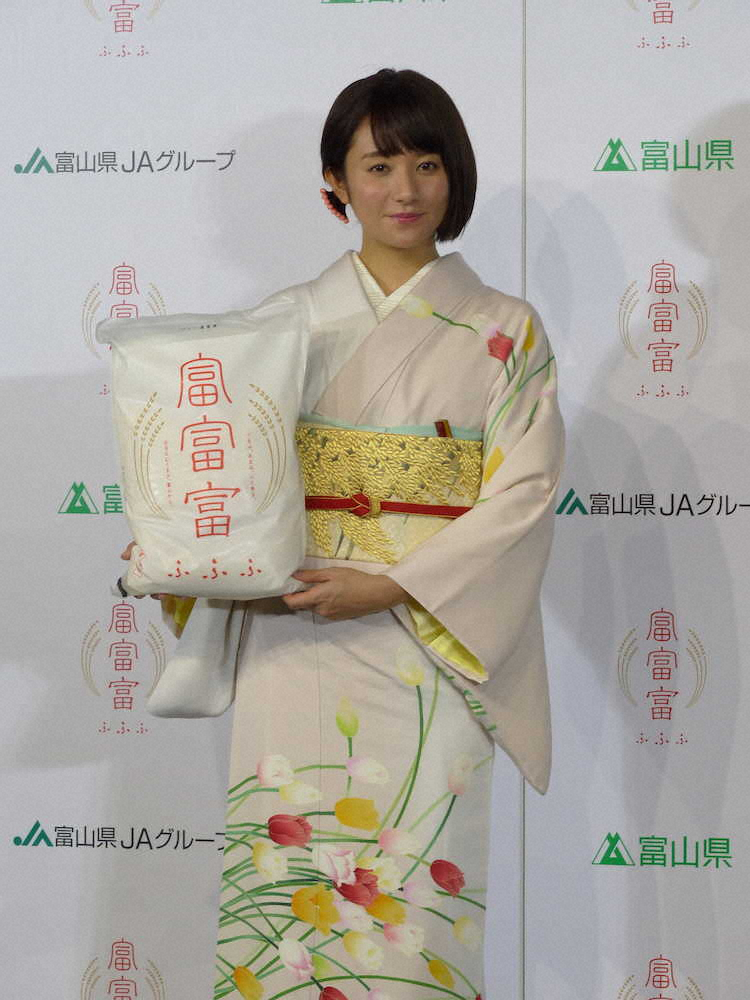 富山米の新品種「富富富（ふふふ）」のPRイベントに和装で登場した木村文乃