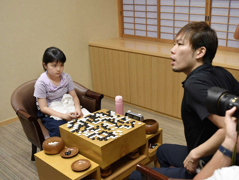 【画像・写真】仲邑菫初段、男性棋士に公式戦2連勝　内容は「まあまあ」