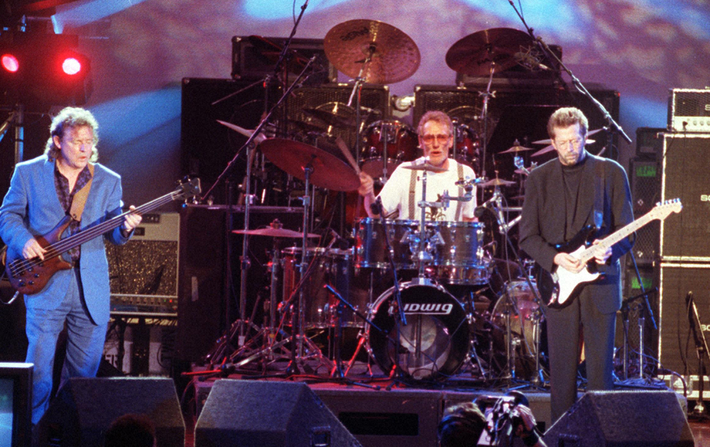 1993年 ロックの殿堂入りセレモニーで演奏する3人組ロックバンド クリーム の 左から ジャック ブルース ジンジャー ベイカー エリック クラプトン Ap スポニチ Sponichi Annex 芸能