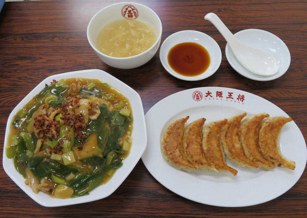【画像・写真】藤井七段　昼食は前回同様「肉あんかけニラ玉炒飯」、豊島名人は「ねぎあんかけ炒飯」ともに餃子追加