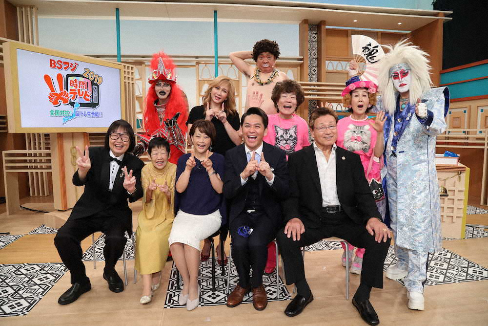 「BSフジ11時間テレビ2019」の会見に出席した天龍源一郎（前列左から5人目）ら