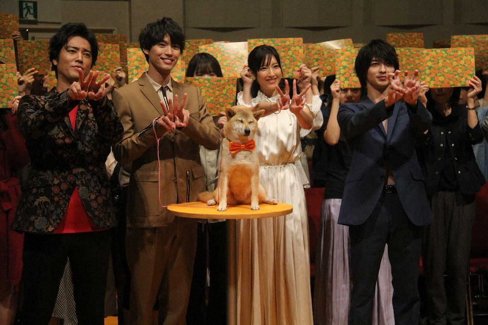 TBSドラマ「4分間のマリーゴールド」のキャスト舞台あいさつに出席した（左から）桐谷健太、福士蒼汰、菜々緒、横浜流星