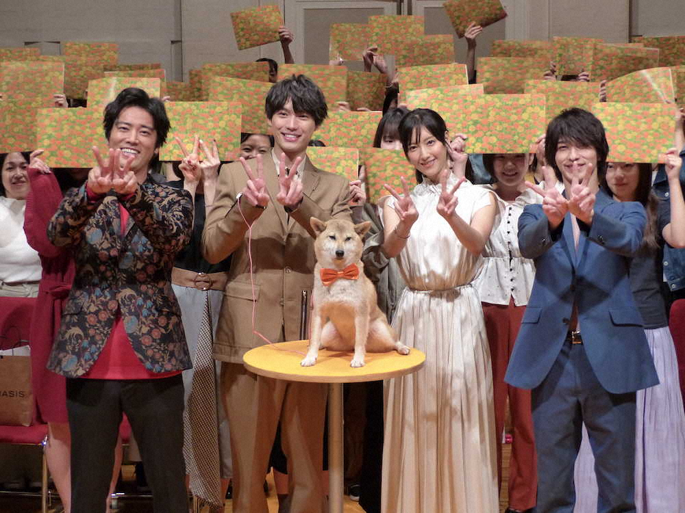 TBSドラマ「4分間のマリーゴールド」の試写会で舞台あいさつした（左から）桐谷健太、福士蒼汰、菜々緒、横浜流星