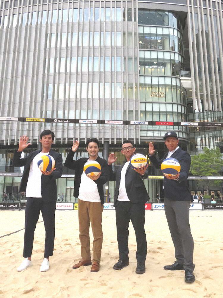 広報大使として訪れた大谷亮平（左から2人目）と出場選手の白鳥勝浩（左）、高橋巧（右から2人目）、長谷川徳海（右）