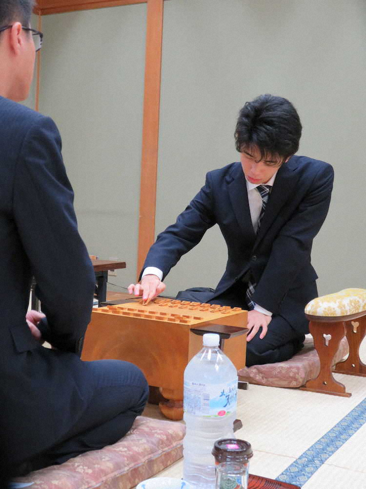 【画像・写真】藤井七段、宮本五段と対局　第78期名人戦順位戦C級1組5回戦