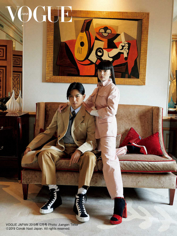 26日発売のファッション誌「VOGUE　JAPAN」12月号紙上で初めてツーショットを披露する松田翔太、秋元梢夫妻