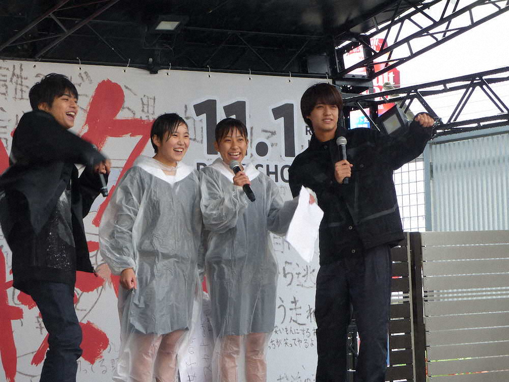 【画像・写真】セクゾ佐藤＆キンプリ高橋　雨の中、高校生300人集結して反「ブラック校則」
