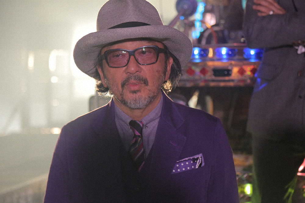 木梨憲武のソロデビューシングル 木梨ファンク Nori Nori No Ri のミュージックビデオに出演したスタイリストの大久保篤志氏 スポニチ Sponichi Annex 芸能