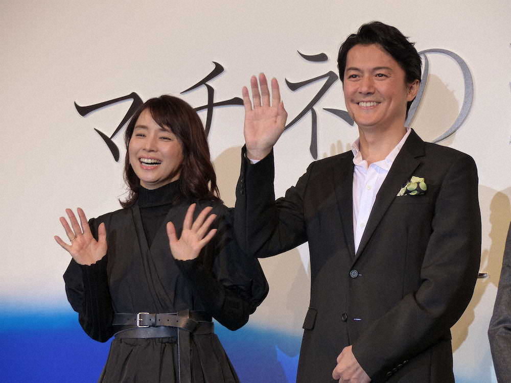 映画「マチネの終わりに」の公開直前イベントで舞台あいさつした福山雅治（右）と石田ゆり子