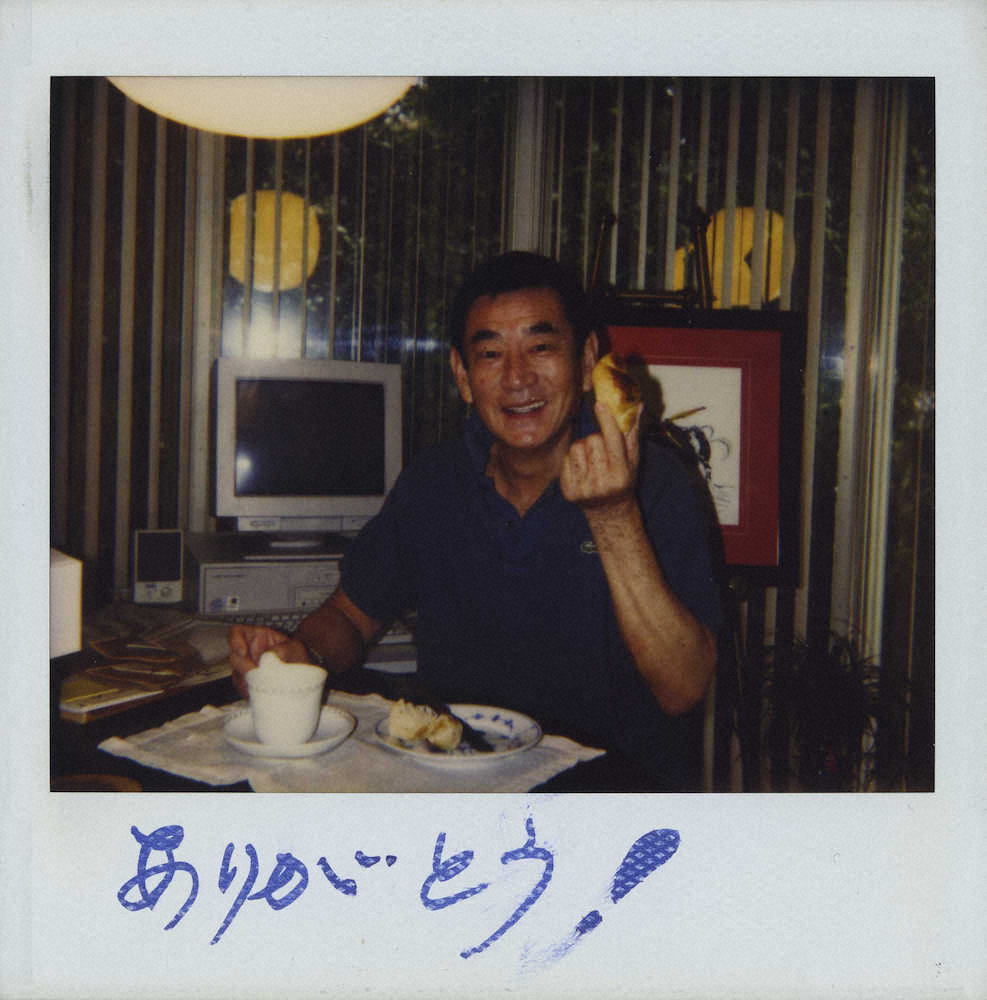 小田さんがインスタントカメラで撮影した高倉健さんのくつろぐ姿