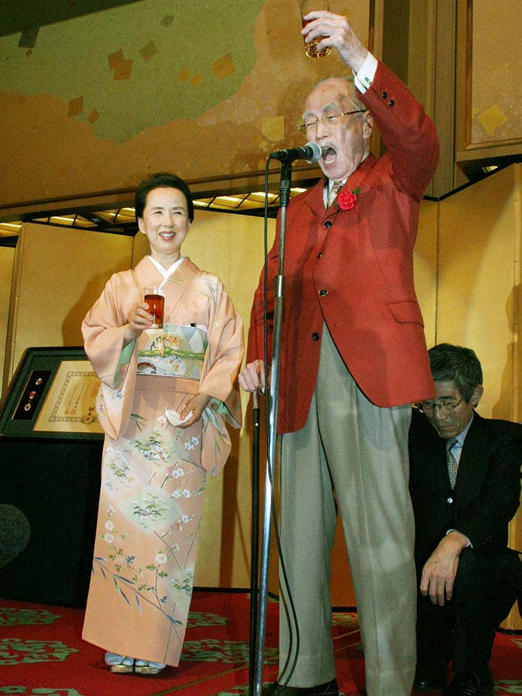04年、八千草薫さんの「叙勲を祝う会」で森繁久弥さんと