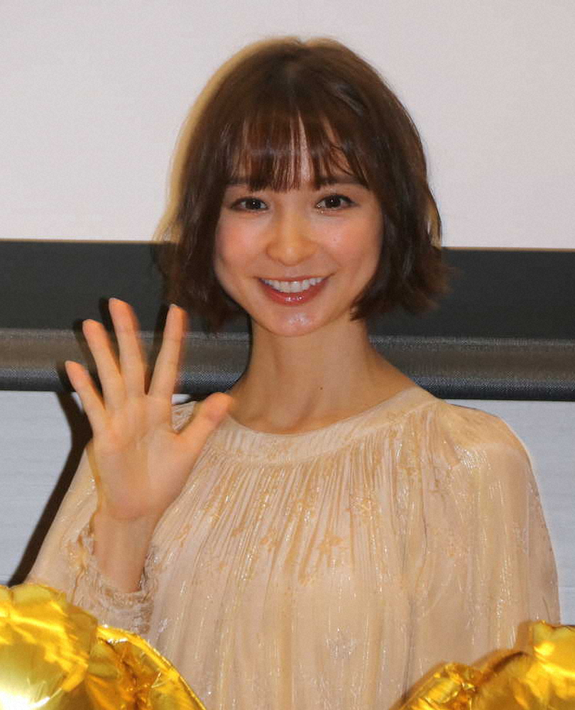 【画像・写真】篠田麻里子　第1子妊娠祝福に笑顔「出産は春に予定。性別は分からない」
