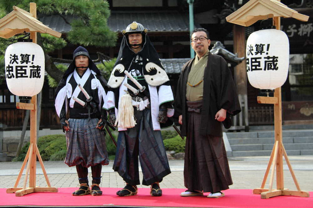 映画「決算！忠臣蔵」の公開直前イベントに出席した（左から）岡村隆史、堤真一、中村義洋監督
