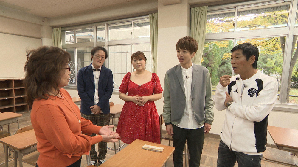日本テレビ特番「誰も知らない明石家さんま」明石家さんまの母校をサプライズ訪問（C）日本テレビ