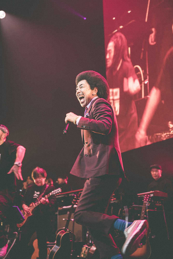 ファーストアルバム「木梨ファンク　ザ・ベスト」リリース記念イベントで歌を披露した木梨憲武　