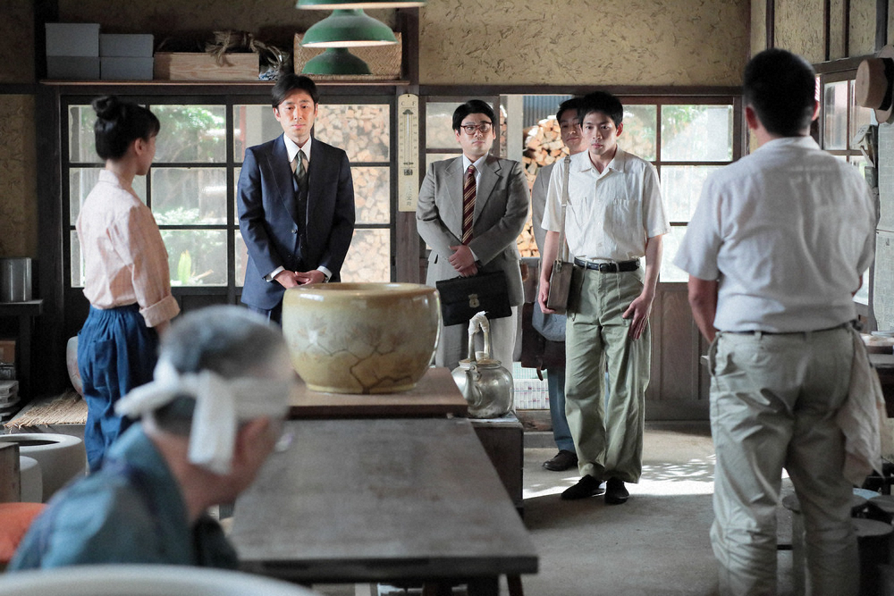 【画像・写真】【明日11月21日のスカーレット】第46話　丸熊陶業に若手社員が入社 その1人の八郎は深野を見て…