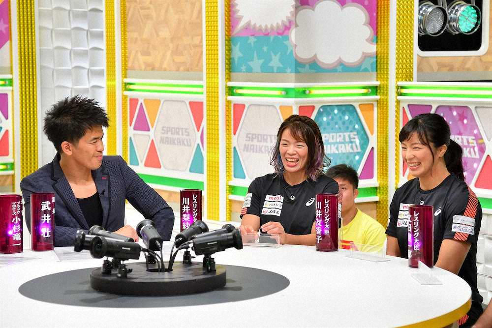 MBSテレビ「戦え！スポーツ内閣」に出演の（左から）武井壮、川井梨紗子、川井友香子
