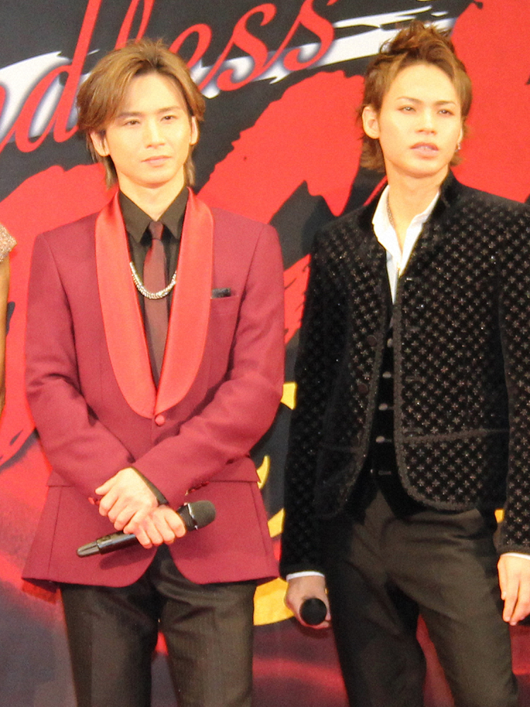 ミュージカル「Endless　SHOCK」制作発表会に出席した堂本光一（左）、上田竜也