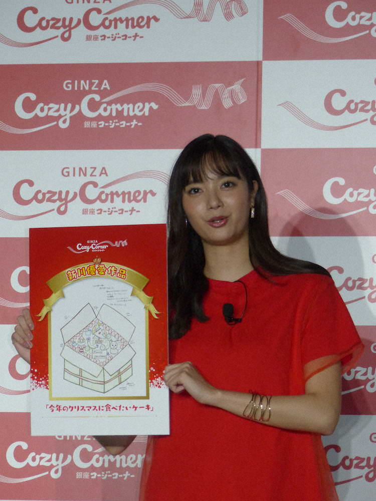 【画像・写真】新川優愛　結婚後初のクリスマスは未定…夫は多忙なロケバス運転手「ゆっくり過ごせたら」