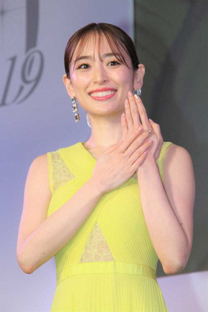 【画像・写真】泉里香「光栄」麗しネイル披露　普段のケア大事