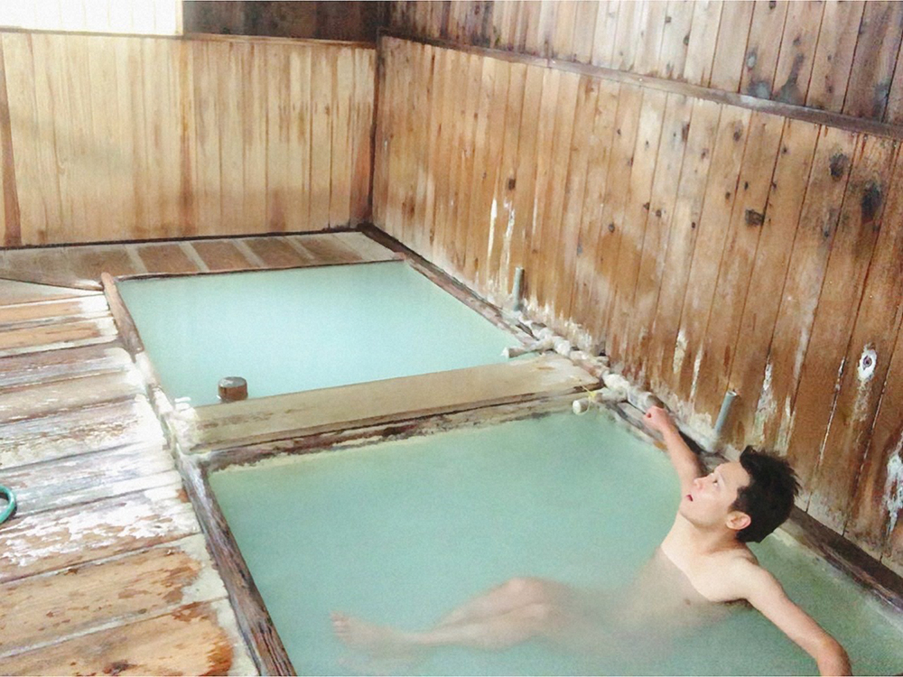 【画像・写真】硫黄源泉掛け流し、廃寺の境内で全身ツルツル～栃木・奥塩原新湯温泉地区～