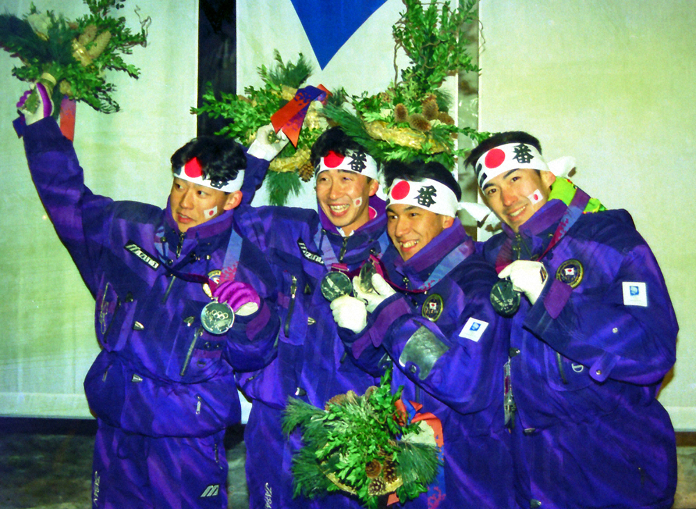 94年リレハンメル五輪ジャンプ団体で銀メダルを獲得した日本。右端が西方さん