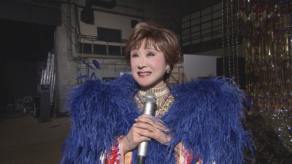 「第7回明石家紅白！」に出演、超巨大衣装を披露する小林幸子（C）NHK