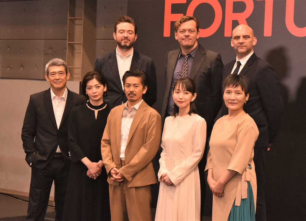 舞台「FORTUNE」の製作発表を行った（前列左から）鶴見辰吾、田畑智子、森田剛、吉岡里帆、根岸季衣ら