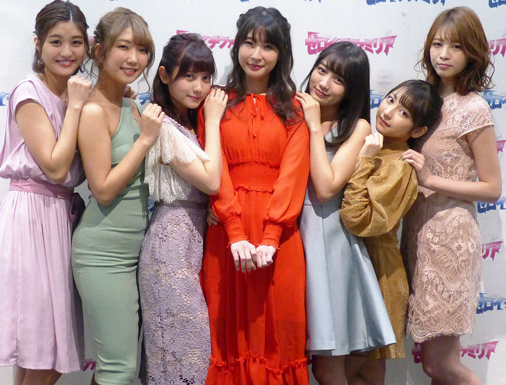 【画像・写真】川崎あや　所属事務所の仲間とともに「プレイボーイ」グラビア独占！