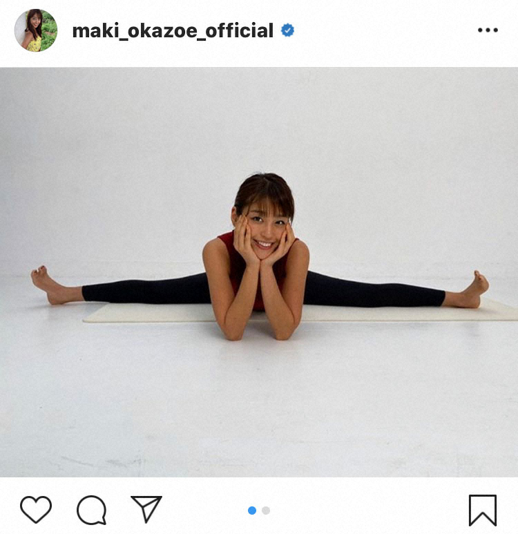 【画像・写真】岡副麻希　180度開脚を披露　珍しい“上から撮影写真”にネット「美脚！」「身体柔らかすぎ」