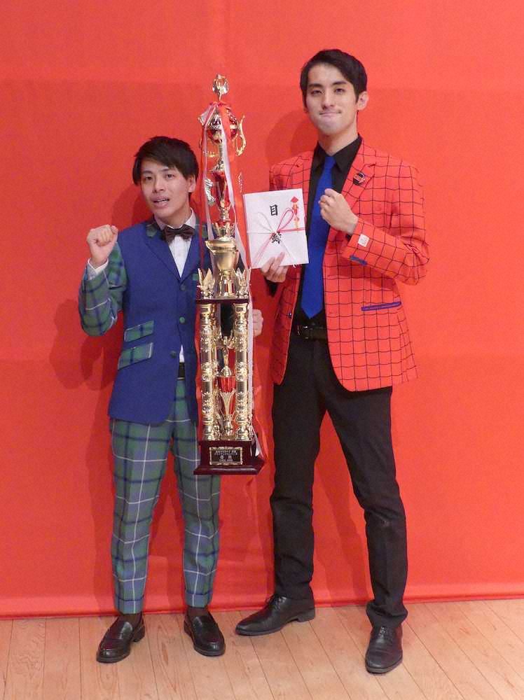 2019年の「月笑」年間チャンピオンに輝いた「さすらいラビ―」の宇野慎太郎（左）と中田和伸