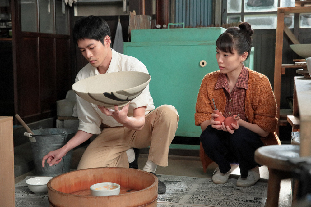 【画像・写真】【明日12月14日のスカーレット】第66話　八郎は陶芸展の作品作りに苦心　喜美子は気分転換に誘うが…