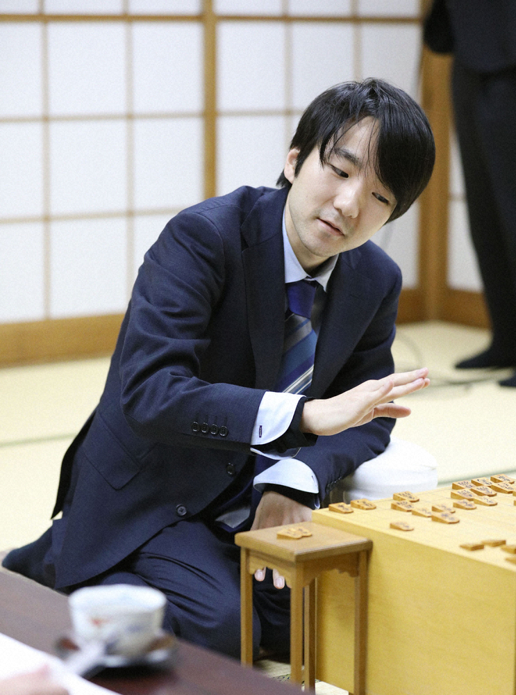 【画像・写真】実質プロ1年目の本田四段、初戦敗れる　棋王戦挑戦者決定2番勝負