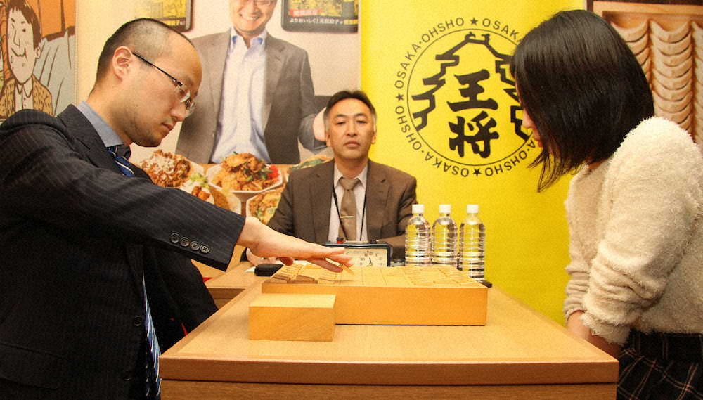 【画像・写真】渡辺3冠VS里見女流4冠at大阪王将！渡辺王将勝利後は「将棋メシ」パーティー