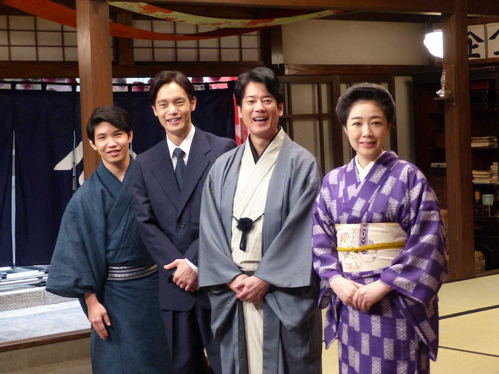 NHK連続テレビ小説「エール」のスタジオ取材会に出席した（左から）佐久本宝、窪田正孝、唐沢寿明、菊池桃子