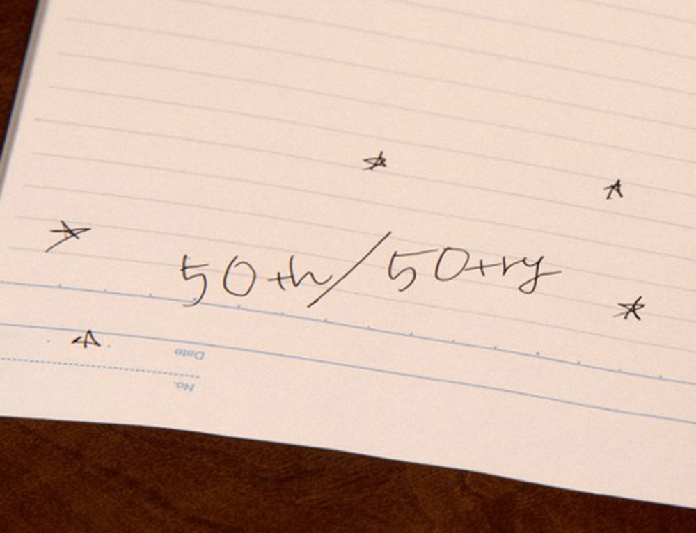 大黒摩季は「50歳で50トライ」というスローガンを記者のノートに書き込んだ